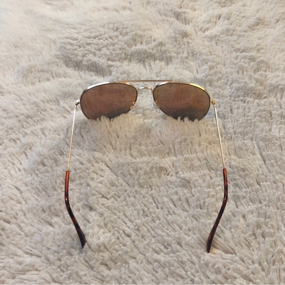 Buckle Women's Aviator Style Sunglasses - Picture 2 of 3